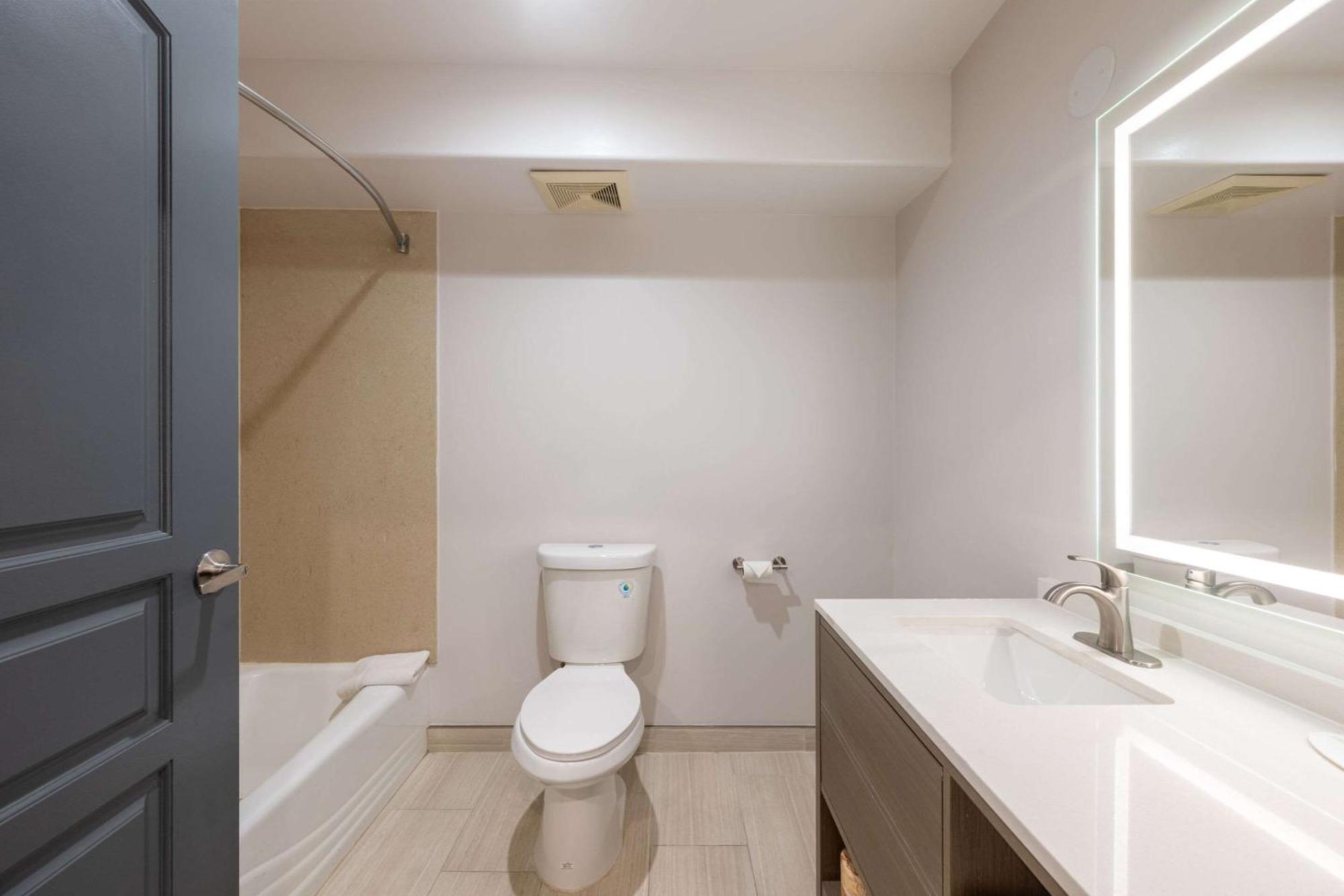 Lax Airport Area Hotel *