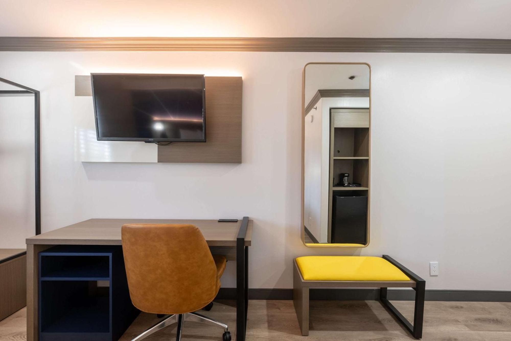 Hotel Lax Airport Area *