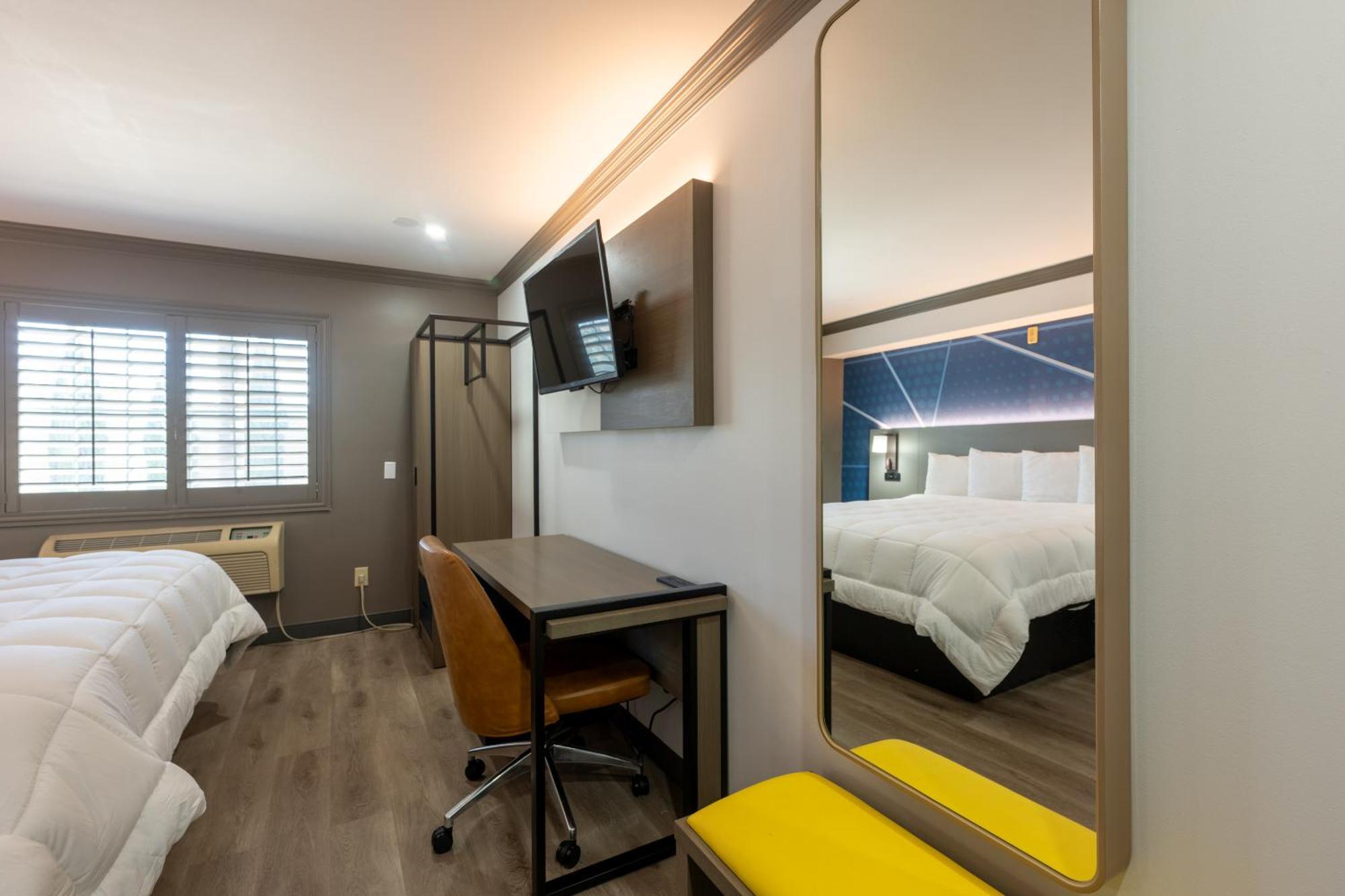 Hotel Lax Airport Area *